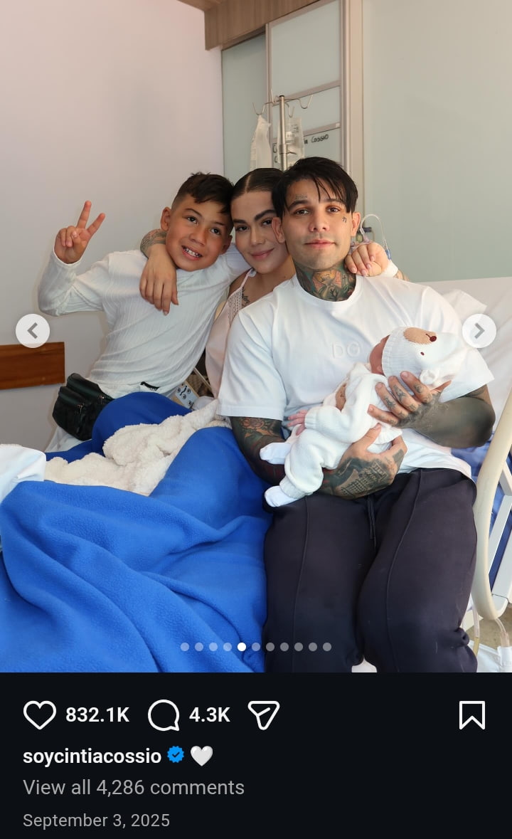 Image - Cintia Cossio, is pictured with her husband, Jhoan López, and their two son, Thiago and Lorenzo, on the day her second, Lorenzo, was born, back on September 3, 2025.